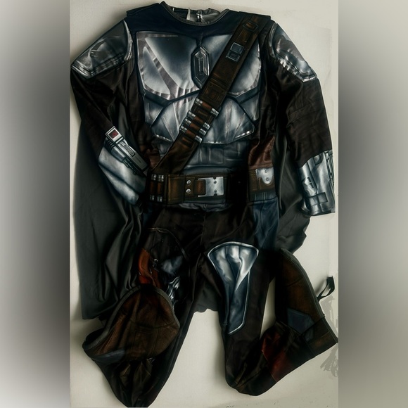 Disney Star Wars Mandalorian Boy’s Halloween Cosplay Costume.  Size 8-10T. - Picture 4 of 13